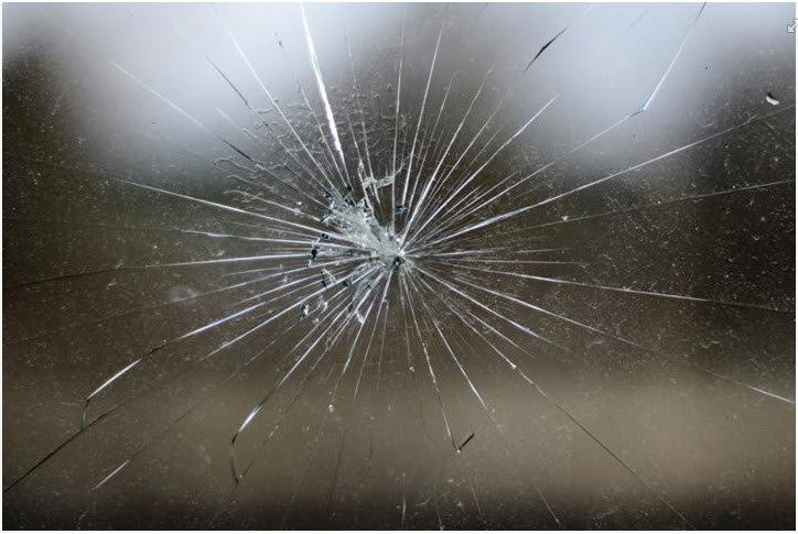Is it illegal to drive with a cracked windshield?
